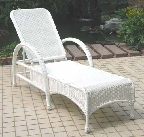 Summerset Adjustable Outdoor Wicker Chaise Lounge